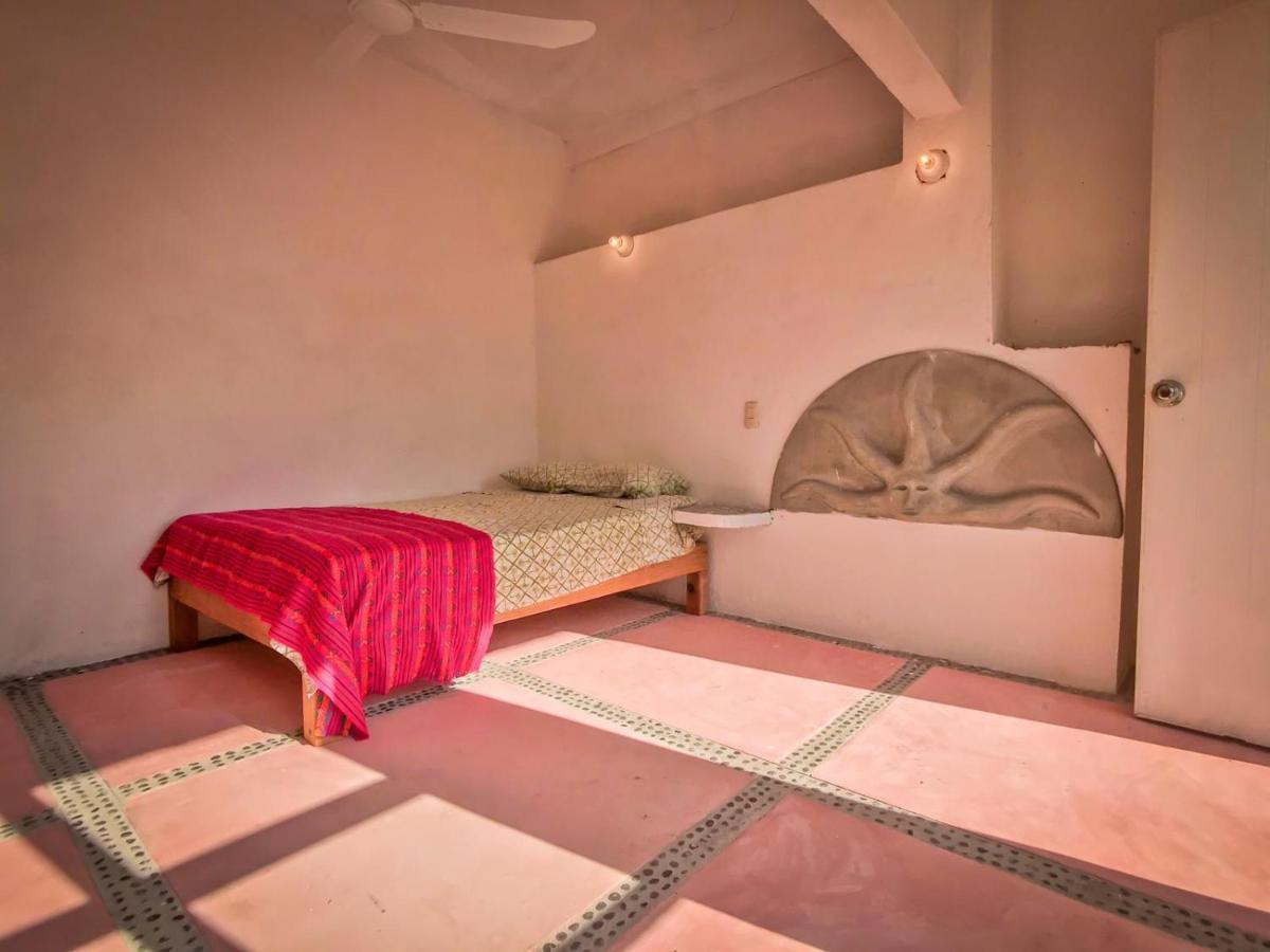 Hostel La Coral Beach House *